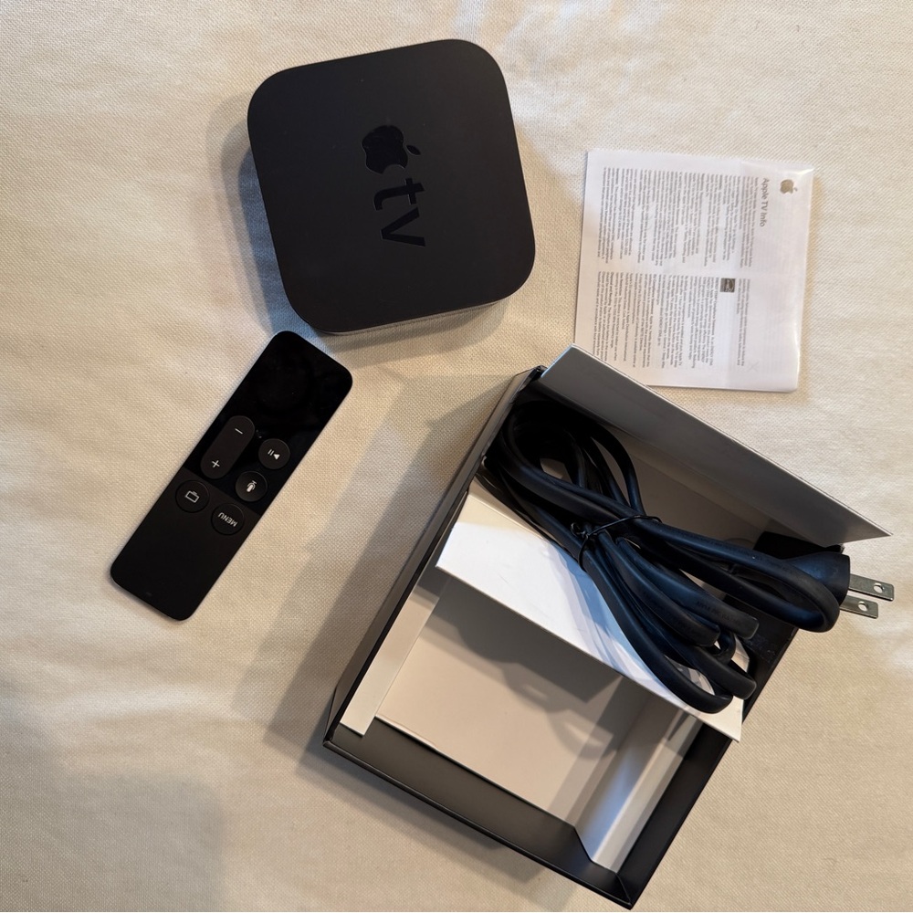 Apple TV 4th Generation 32gb Streaming Device with Remote Model A1625